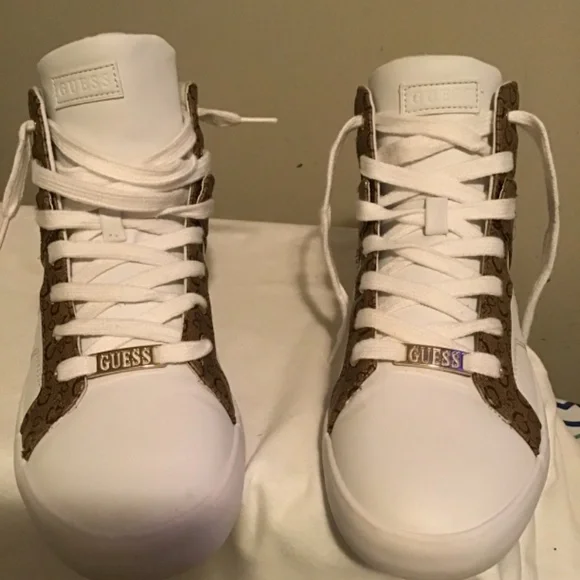 🔥GUESS, women’s size 9M, super clean, pre-owned, see photos - Picture 3 of 6